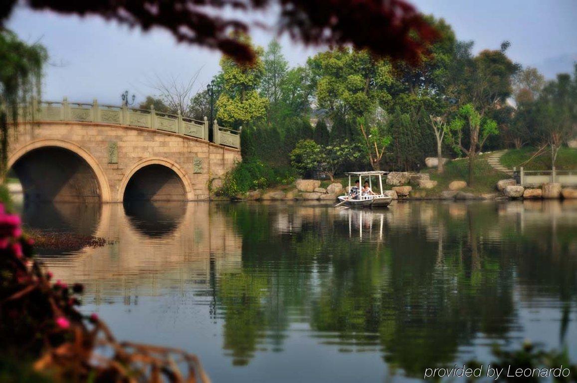 Crowne Plaza Hangzhou Xanadu Resort Экстерьер фото
